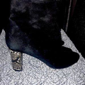 Black suede open toe bootie.🔥🔥🔥
